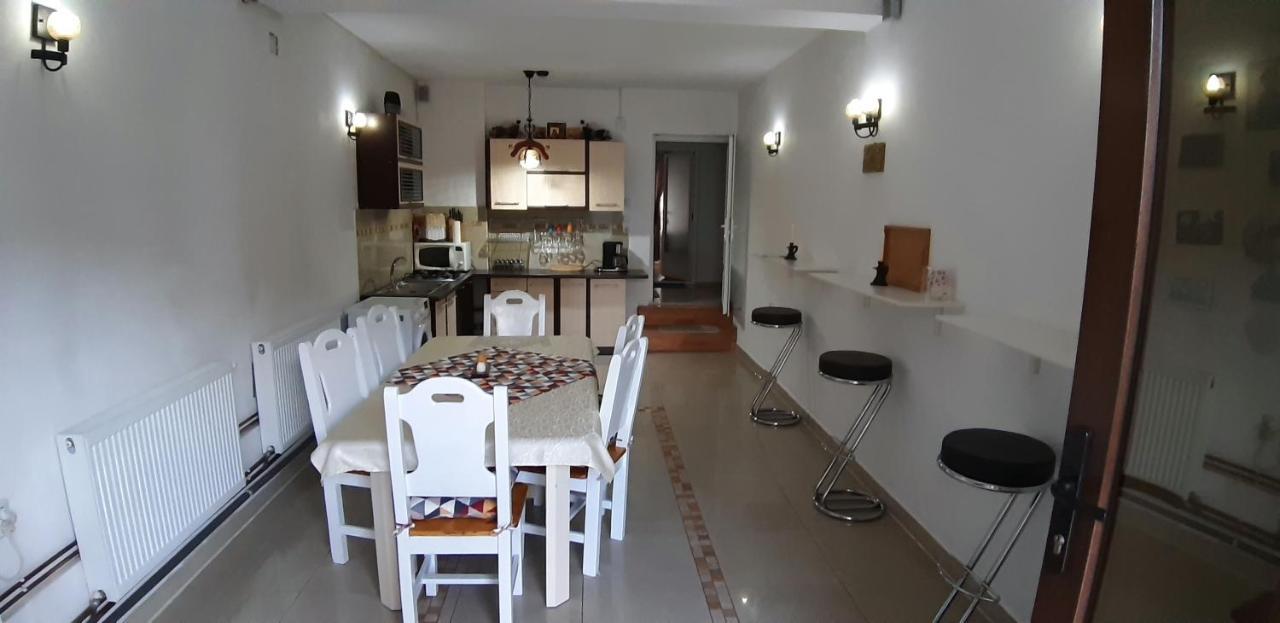 Casa Nicoladis Apartment Zarnesti Exterior photo